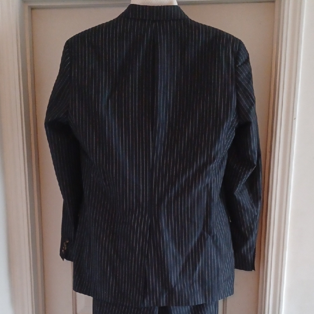 HUGO BOSS Luxe Navy Pinstripe Suit, 42L / 36W, 34L - Picture 9 of 12